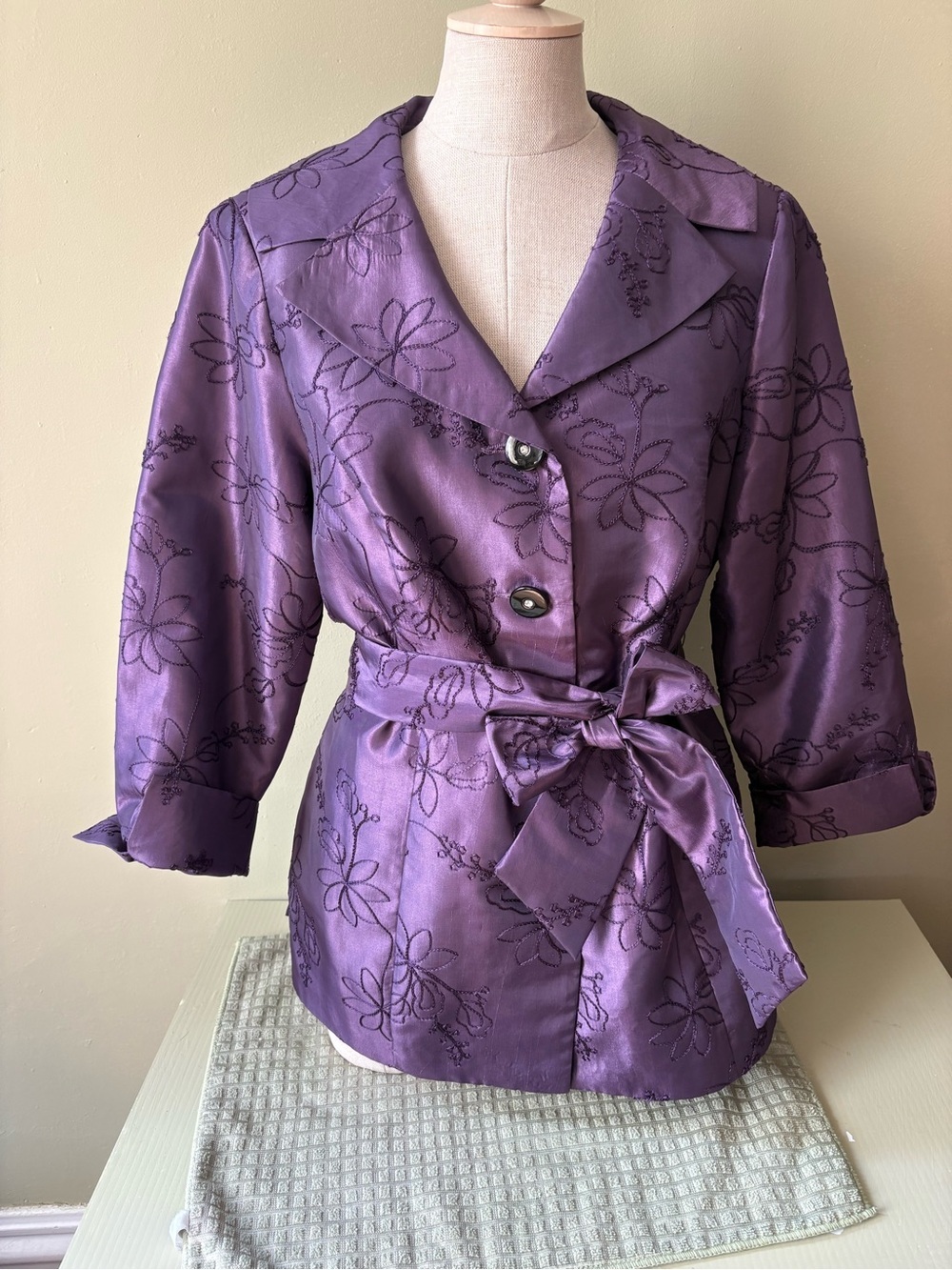 Laura Purple Floral faux taffeta Tie-Waist Blouse jacket Sz 8 quiet luxury - Picture 2 of 10